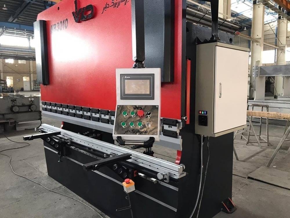 PLC چیست؟ آشنایی با قلب تپنده اتوماسیون صنعتی